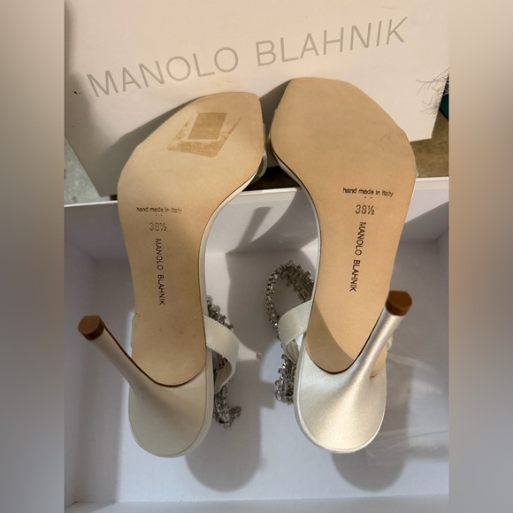 MANOLO BLAHNIK Parinasan Embellished Sandals - Picture 9 of 12